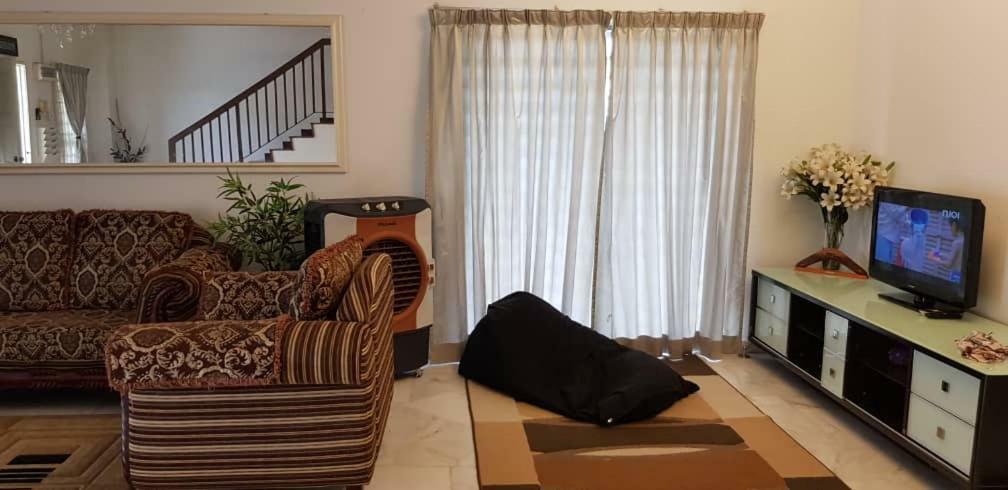 Holiday home Tun Perak Rawang
